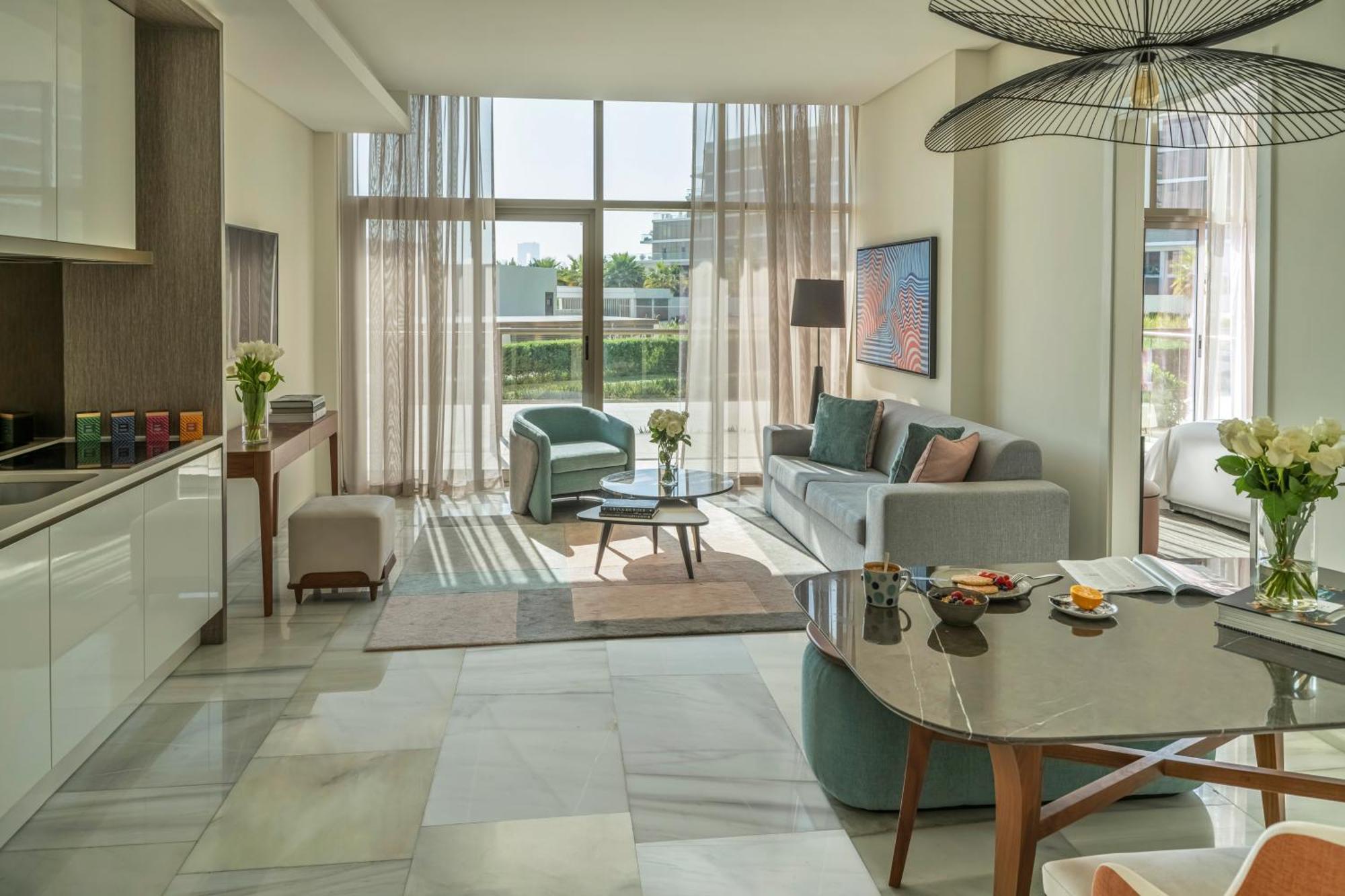 One-Bedroom Suite Sofa Bed Garden Access Balcony Kitchen & Sofa Bed