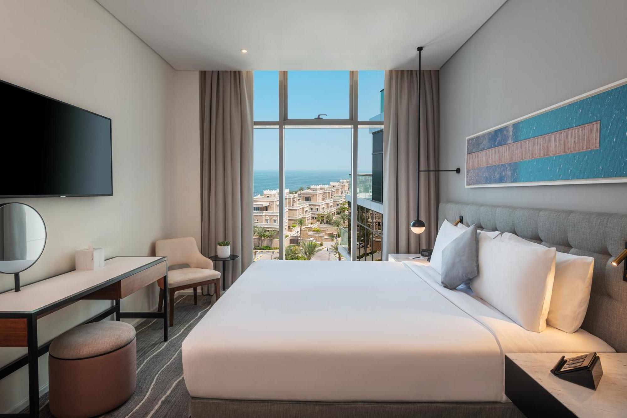 One-Bedroom Suite Arabian Sea View Balcony Kitchen & Sofa Bed